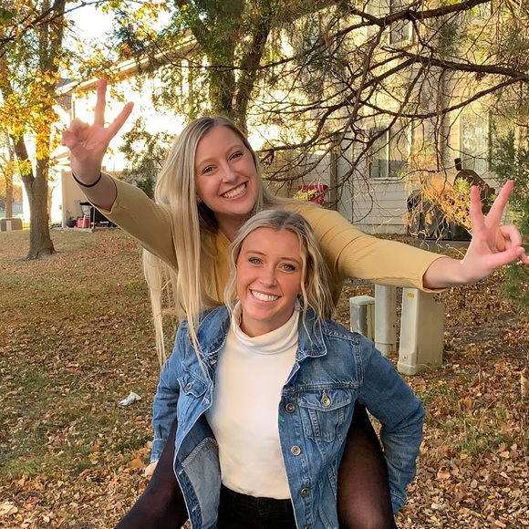 Meet your Posher, Rae - Picture 1 of 1